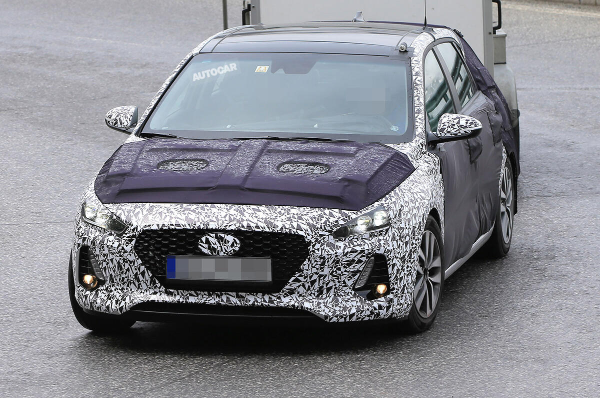 Hyundai i30 spy shots