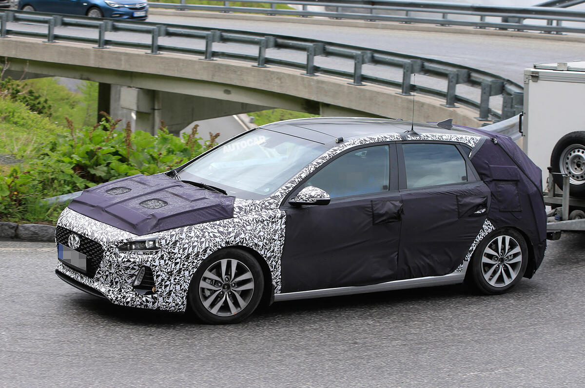 Hyundai i30 spy shots