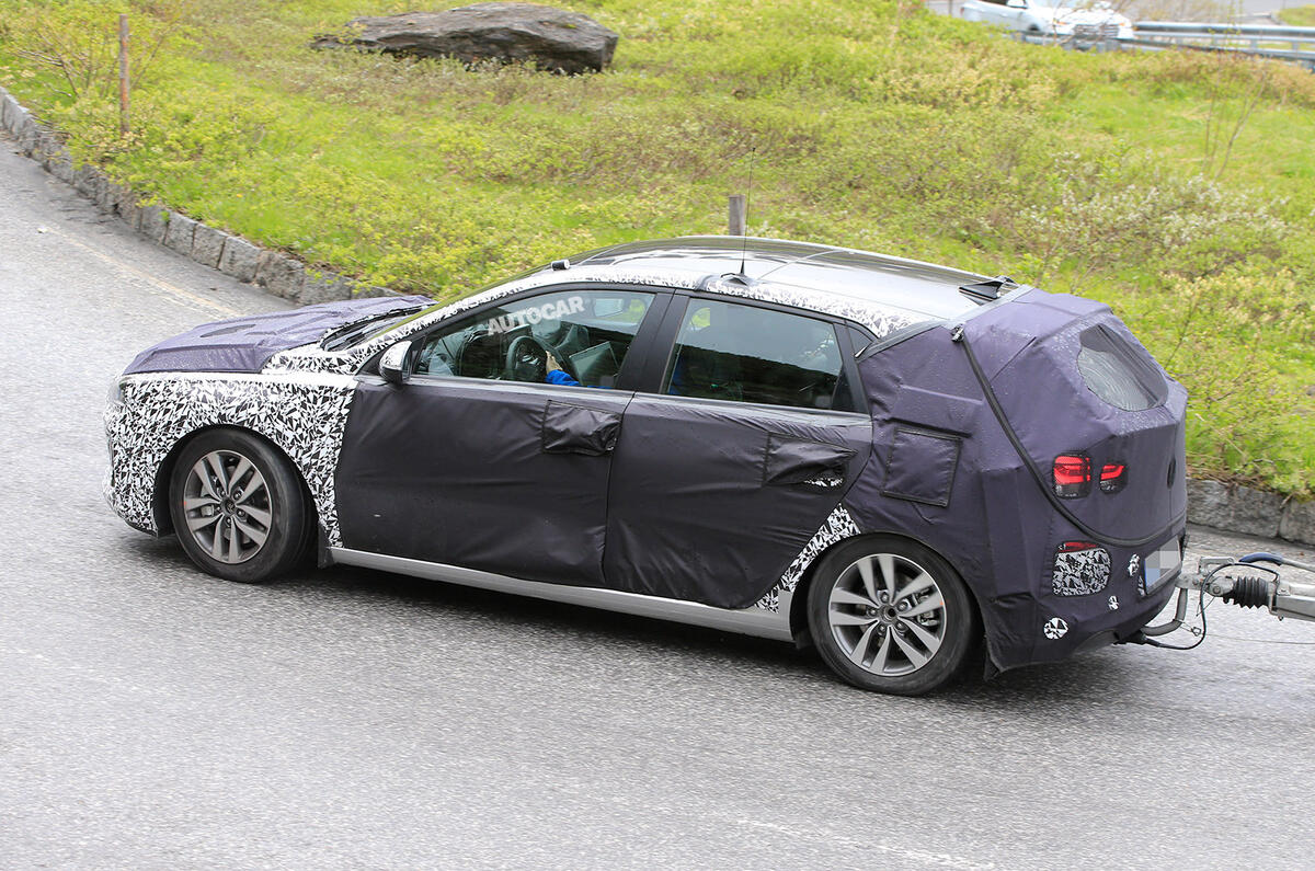 Hyundai i30 spy shots