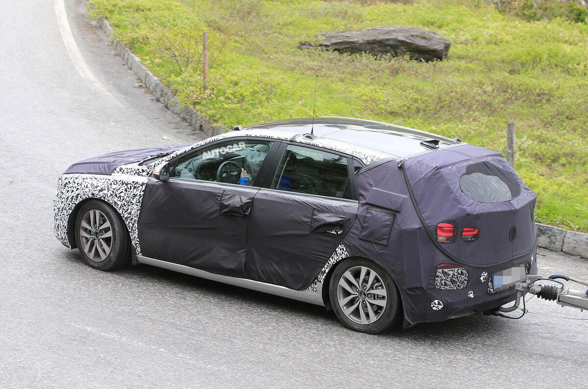 Hyundai i30 spy shots