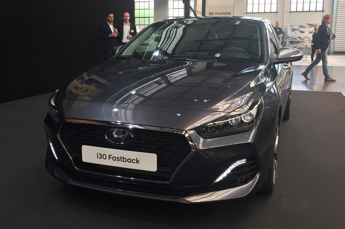 2018 신형 현대 i30 패스트백 실사 | 인스티즈
