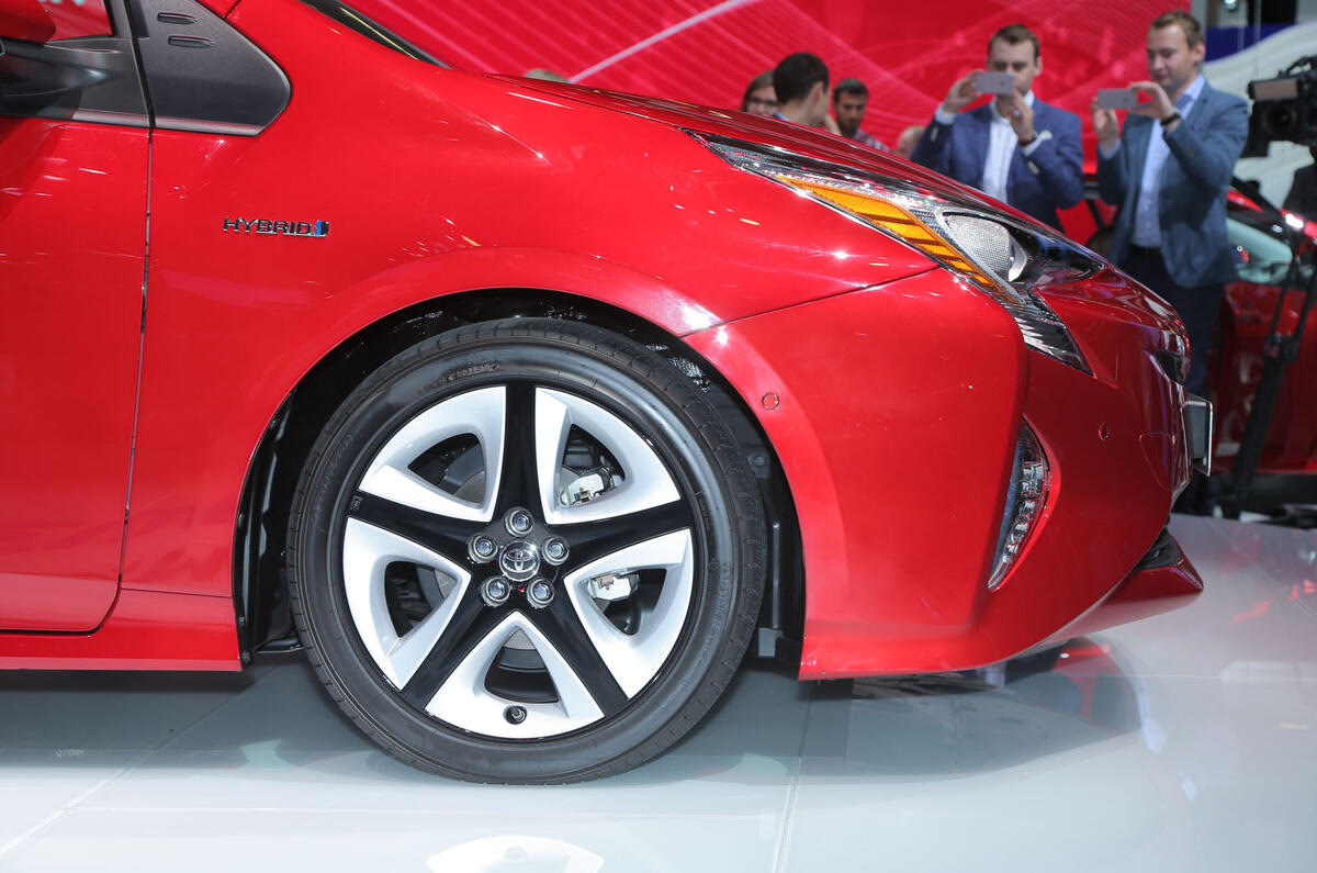 2016 Toyota Prius to cost from £23,295