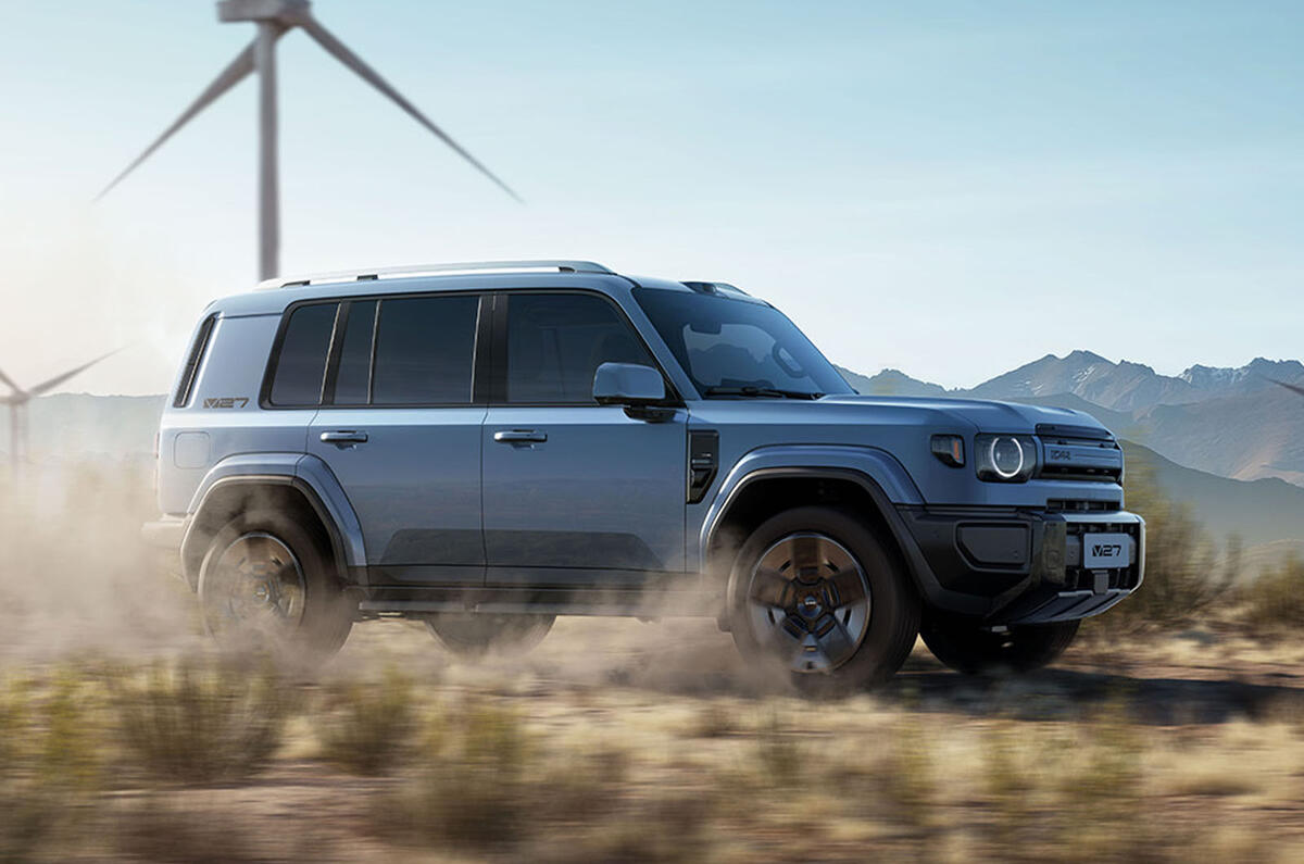 iCaur V27 front quarter tracking