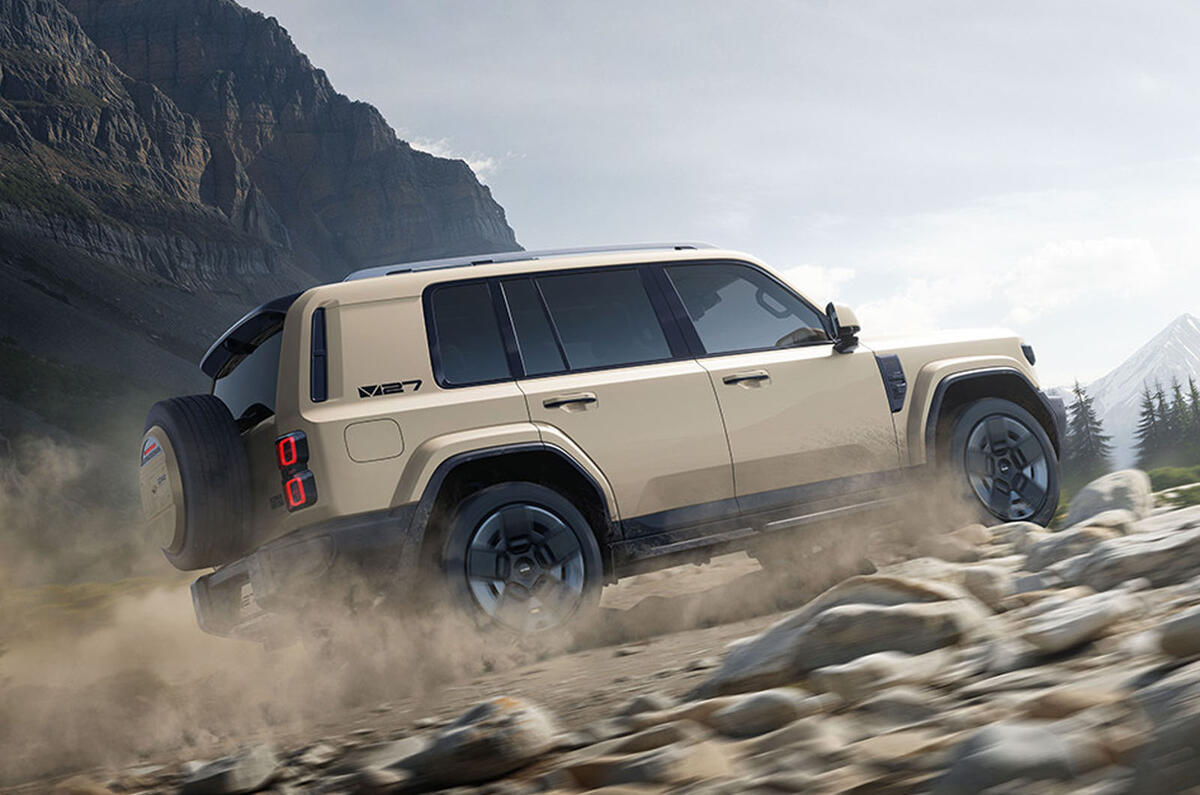 iCaur V27 rear quarter tracking