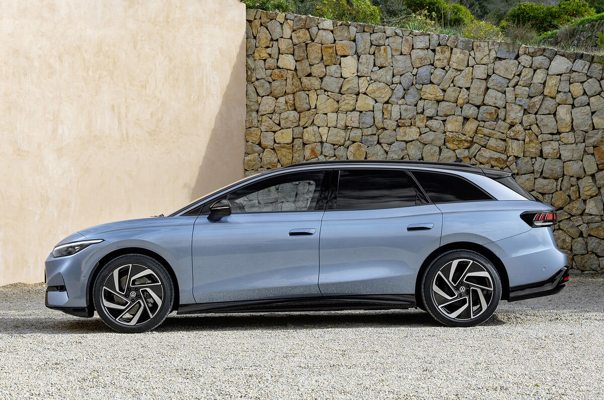 ID 7 Tourer side