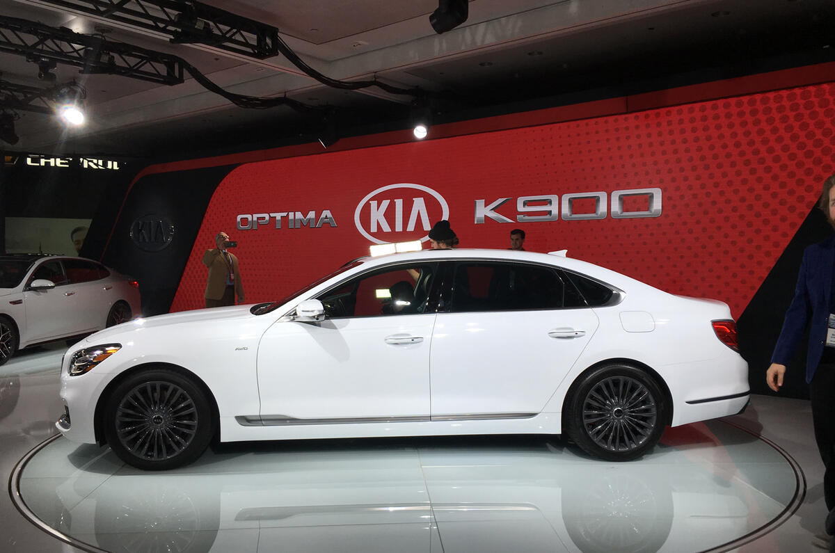 New Kia K900 US flagship demonstrates upcoming tech