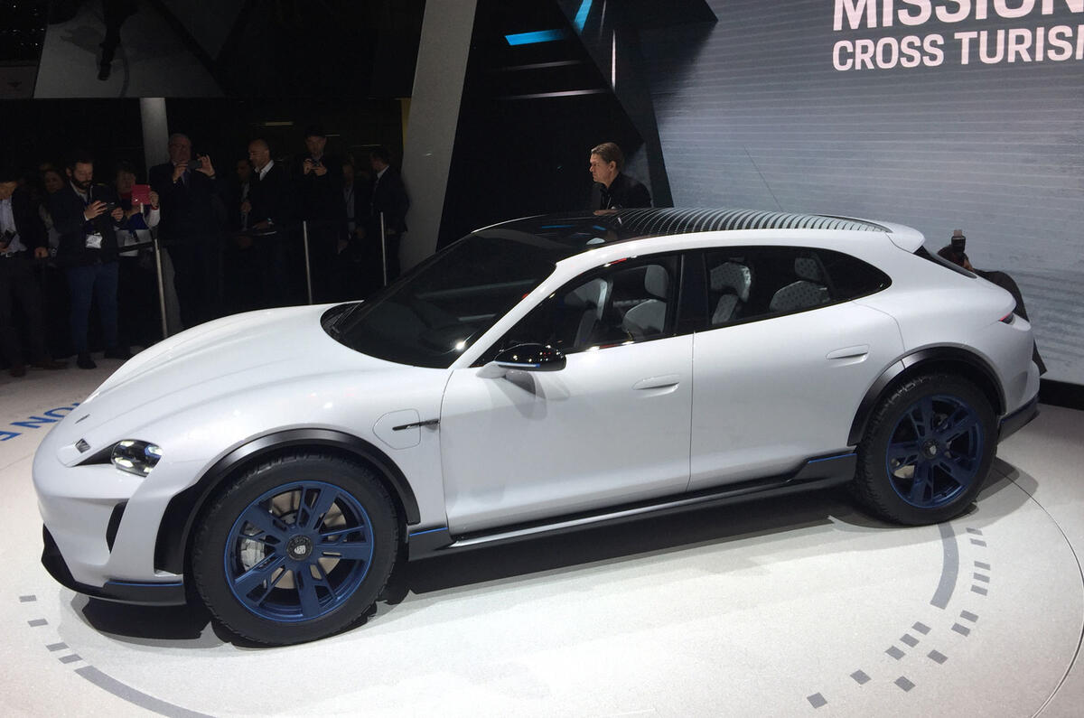 Mission E Cross Turismo