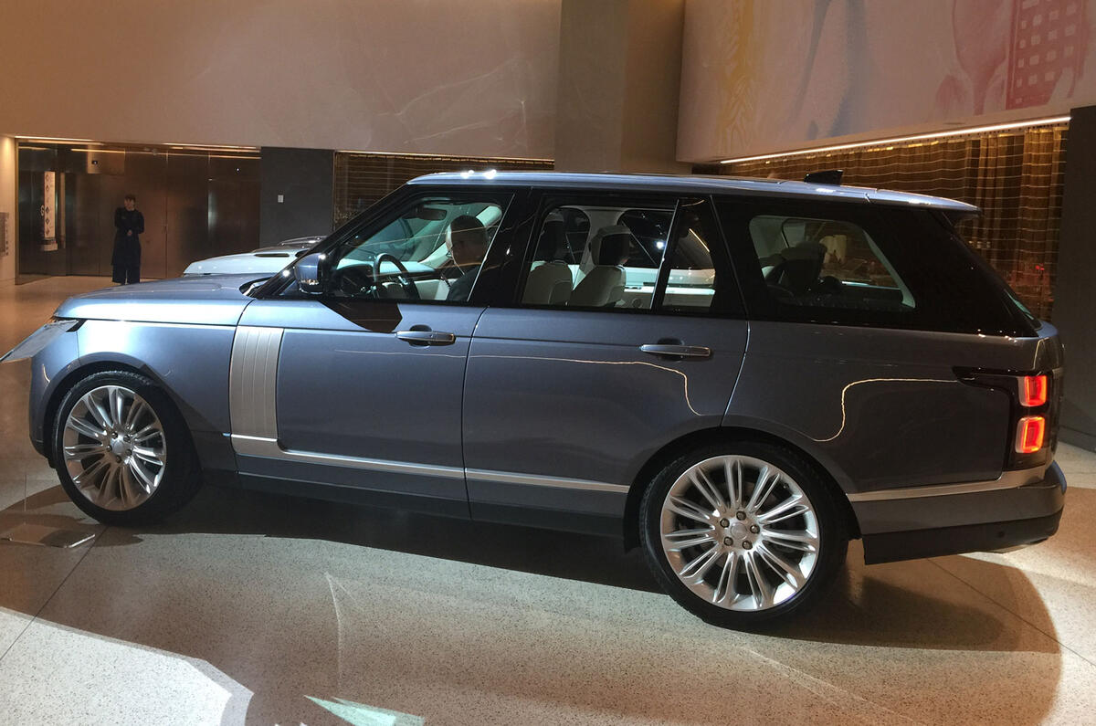 Range Rover facelift brings all-new P400e plug-in hybrid variant