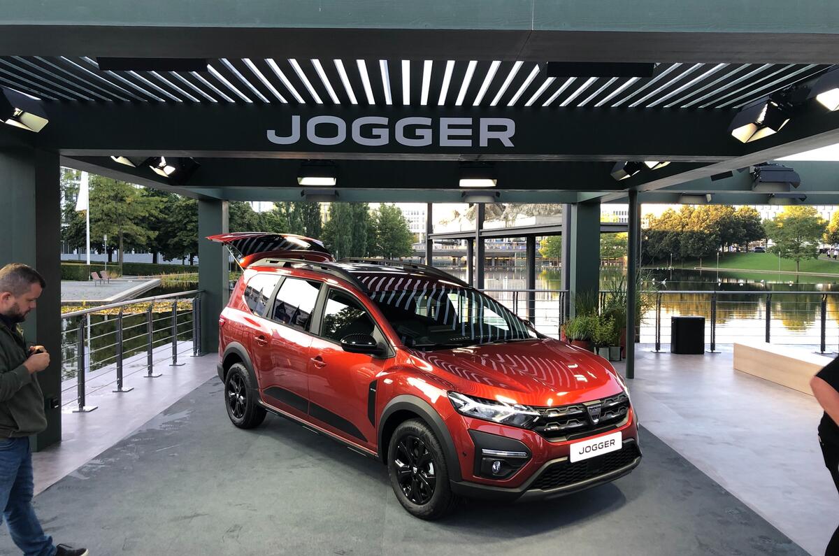 Dacia jogger Munich Image from iOS 14