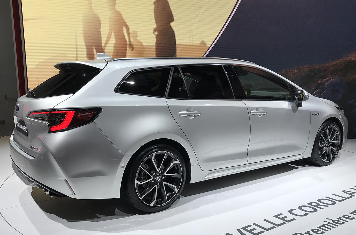 Toyota Corolla Touring Sports revealed at Paris motor show