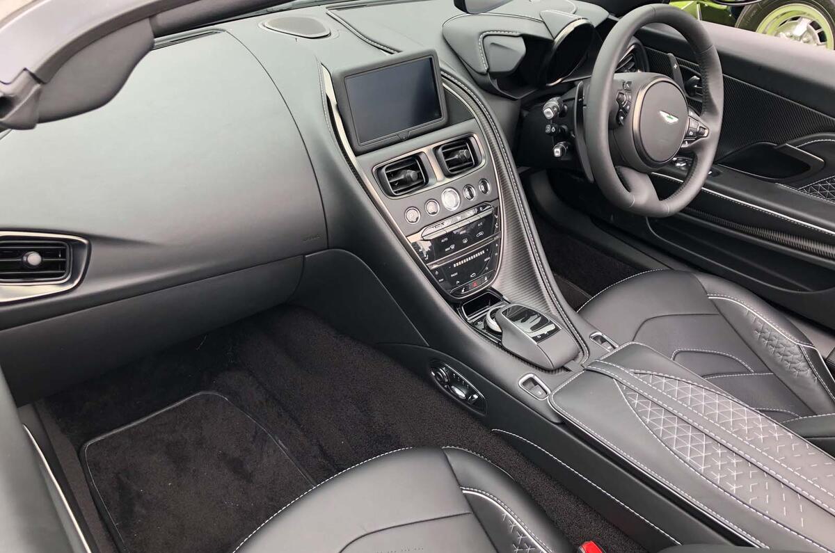 Aston Martin DBS Superleggera Volante