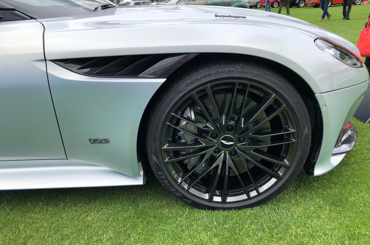 Aston Martin DBS Superleggera Volante