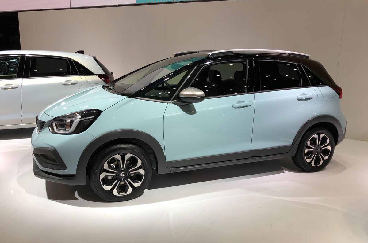 Honda Jazz revealed in Tokyo side cross