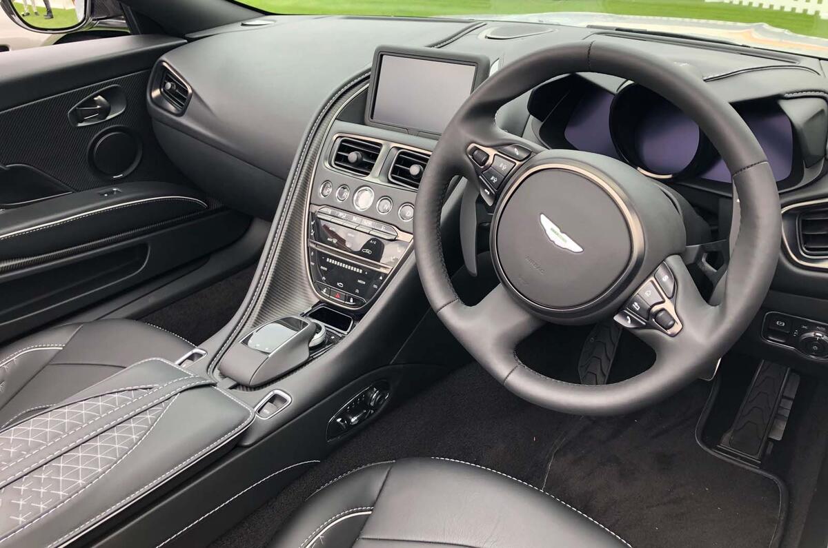 Aston Martin DBS Superleggera Volante