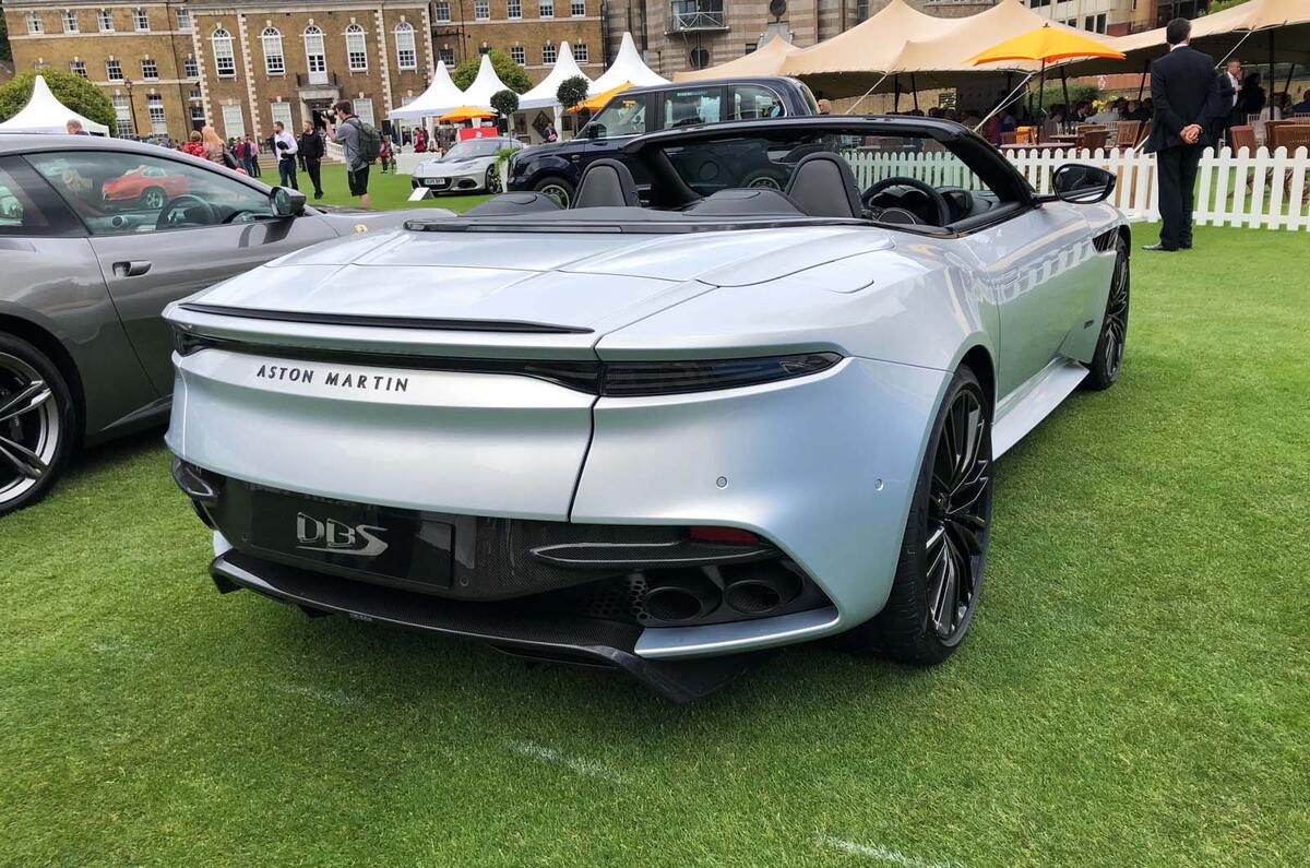 Aston Martin DBS Superleggera Volante