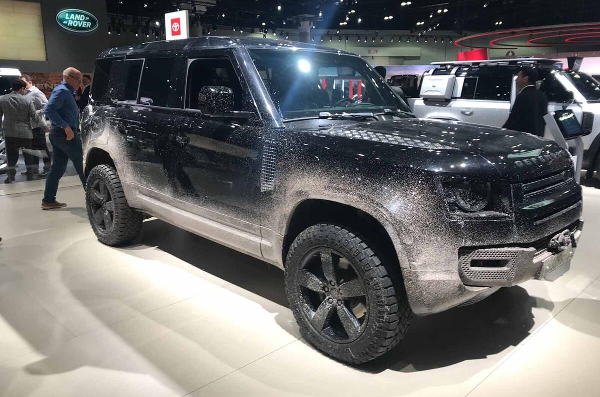 Land Rover Defender bond car front
