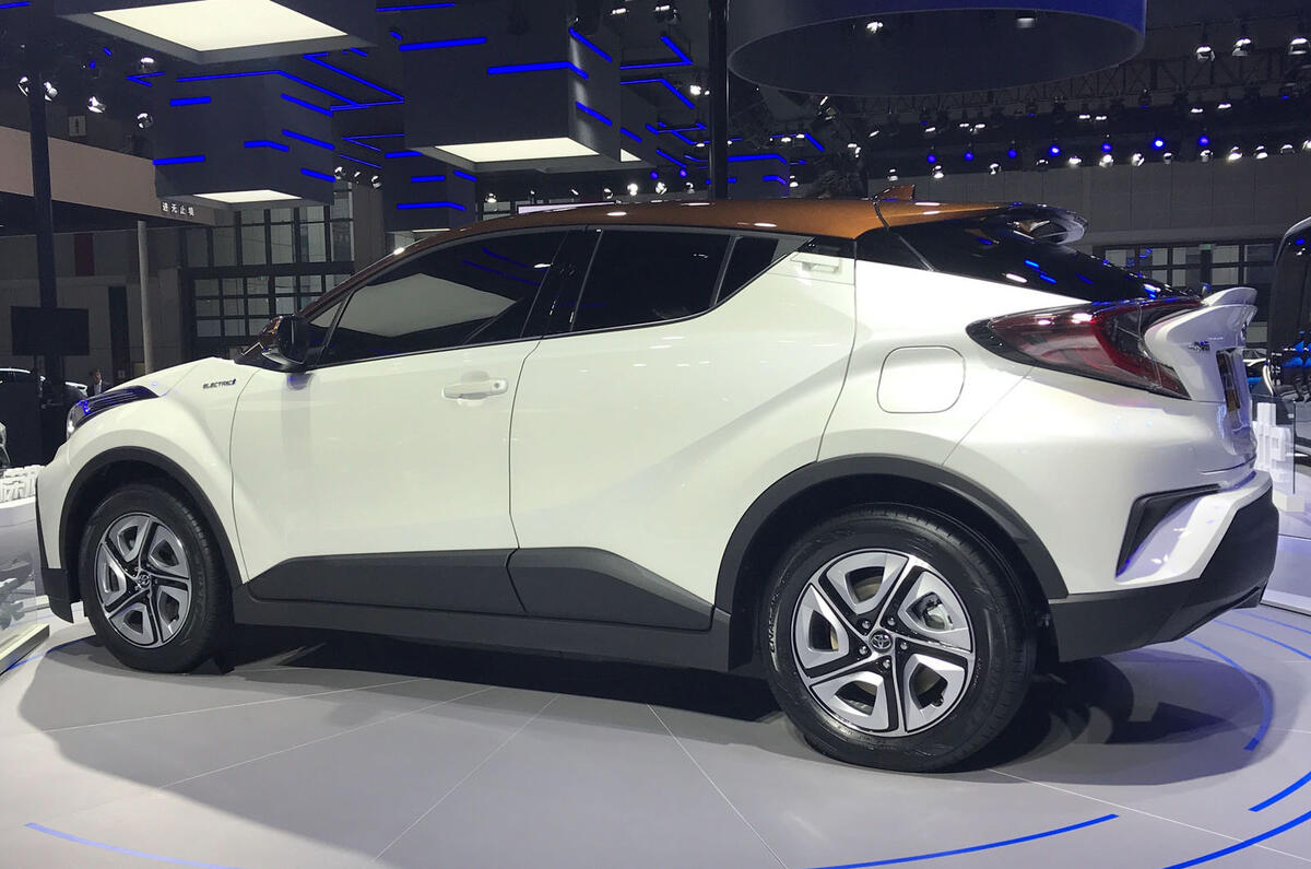 Toyota C-HR EV - side