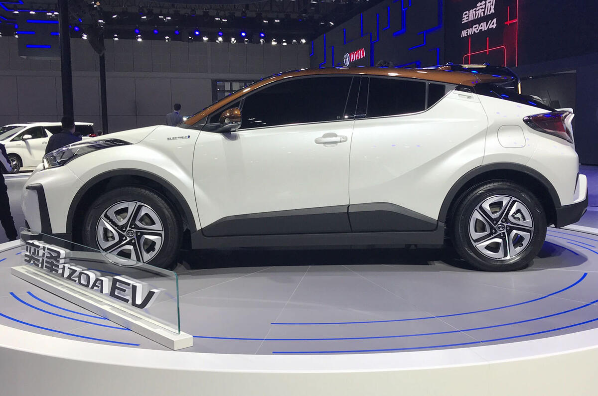 Toyota C-HR EV - side