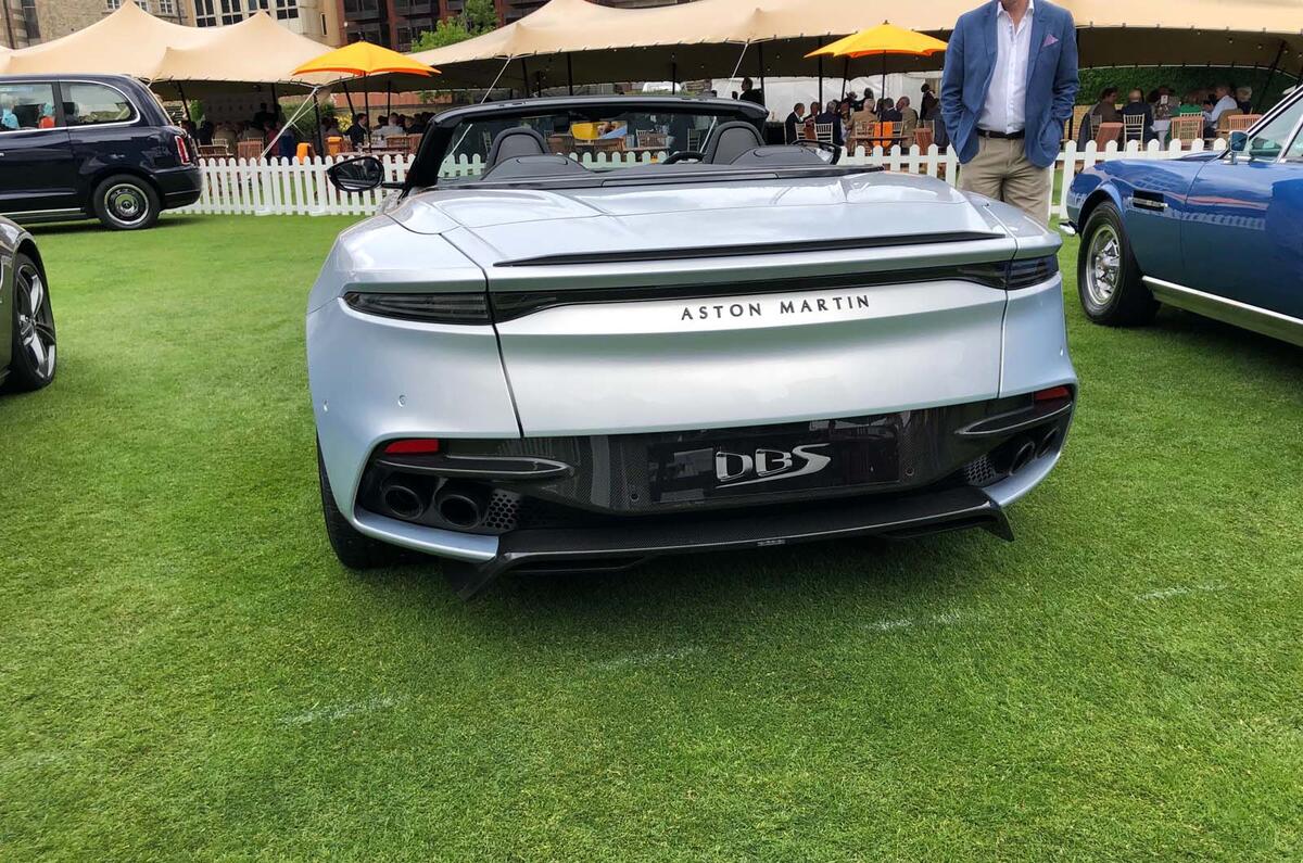 Aston Martin DBS Superleggera Volante