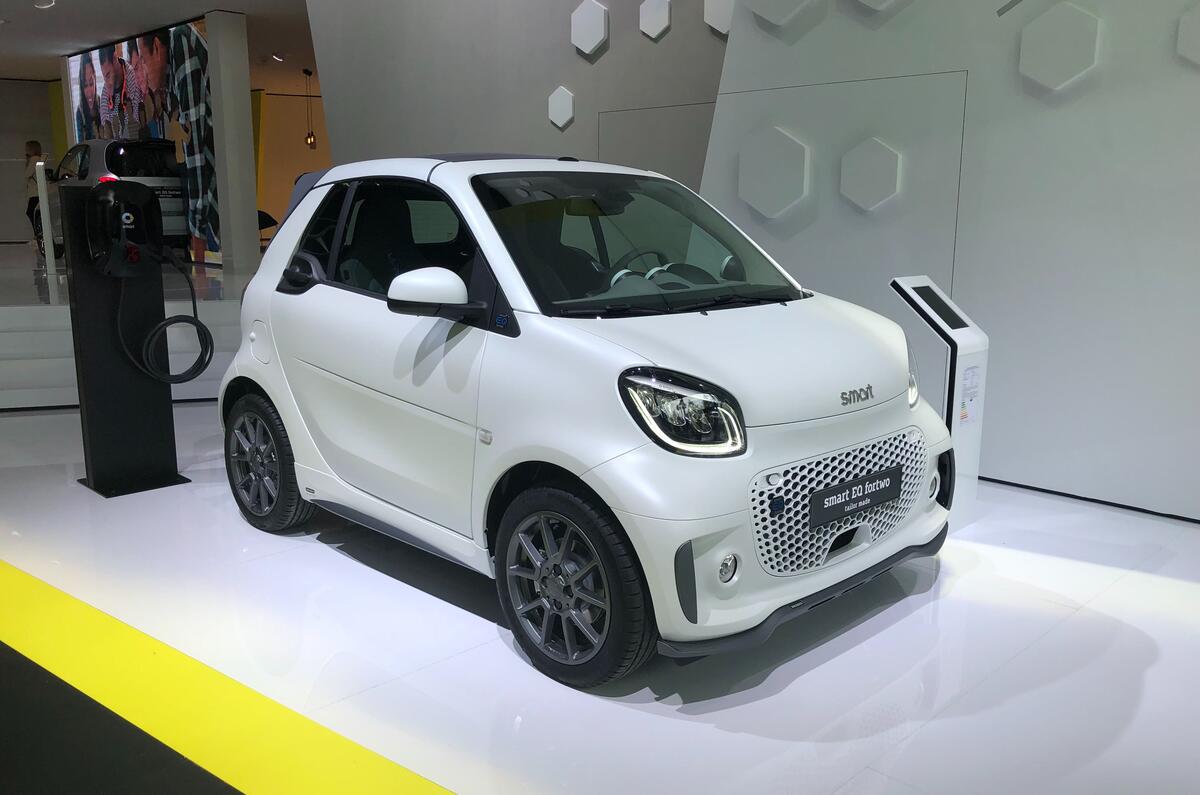2020 Smart Fortwo EQ reveal - static front