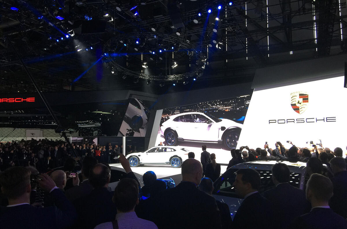 Porsche Mission E Cross Turismo