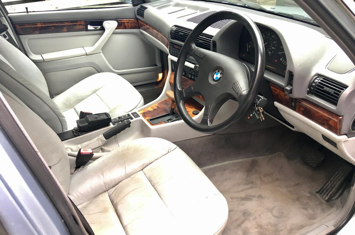 BMW E32 730i V8