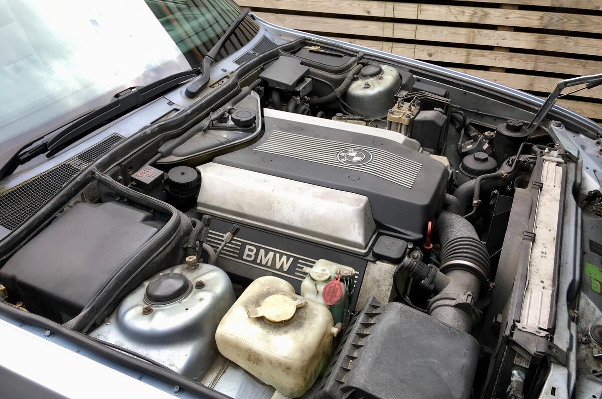 BMW E32 730i V8