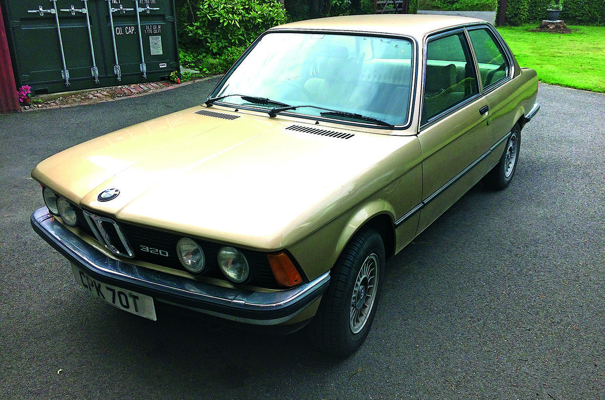 BMW 320 E21 - static front