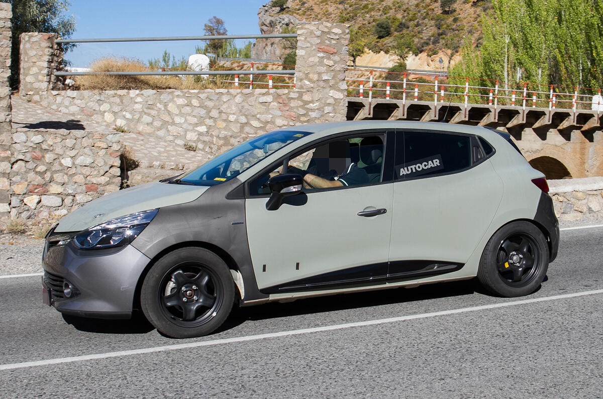 2019 Renault Clio Spotted Testing In Current Model Body