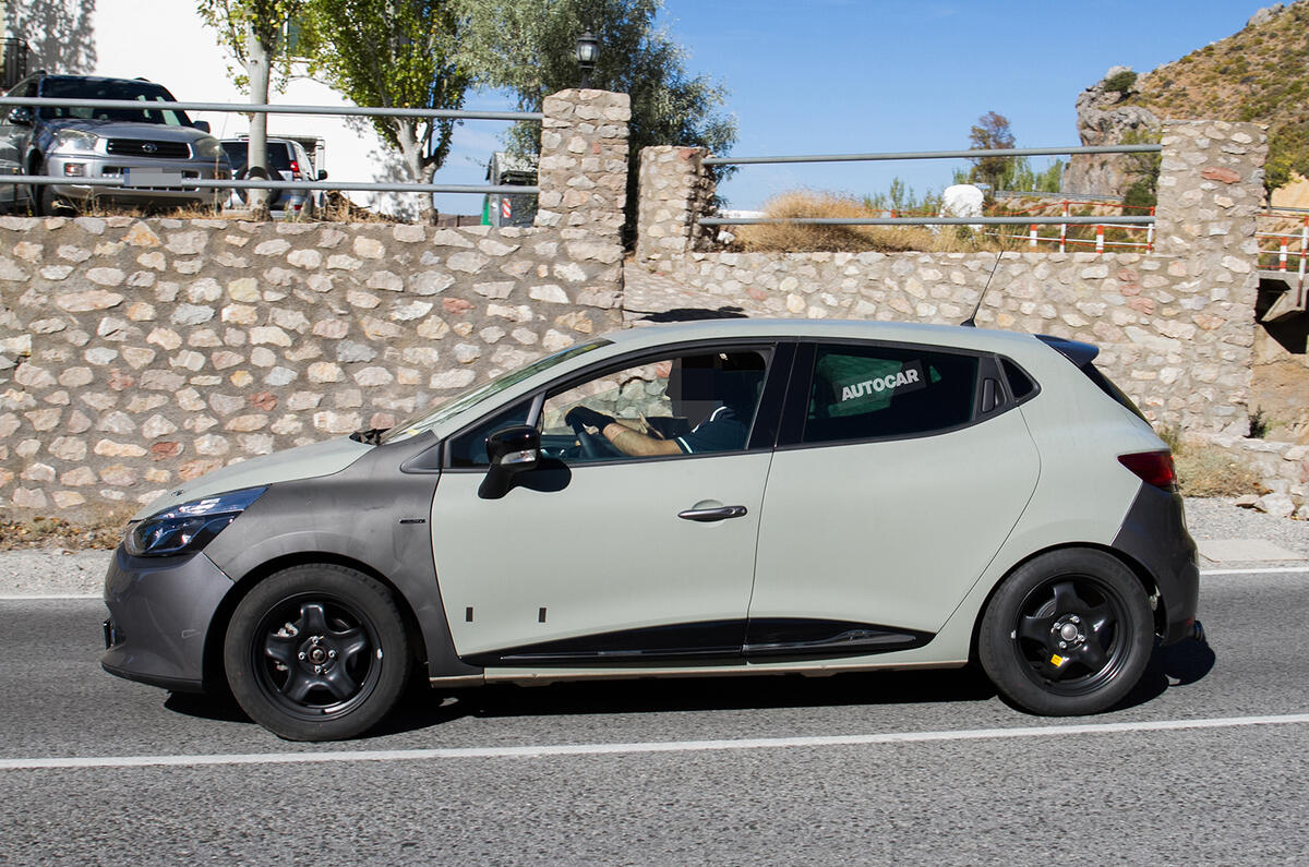 2019 Renault Clio Spotted Testing In Current Model Body