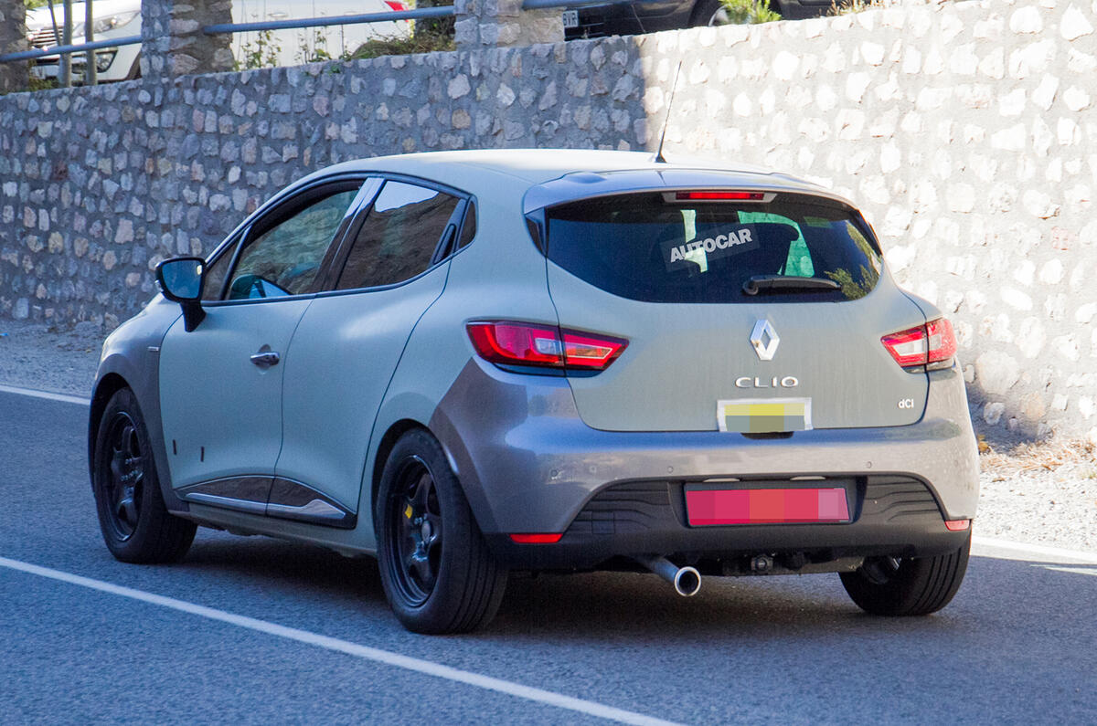 2019 Renault Clio spotted testing in current model body ... 2019 Renault Clio spotted testing in current model body ...