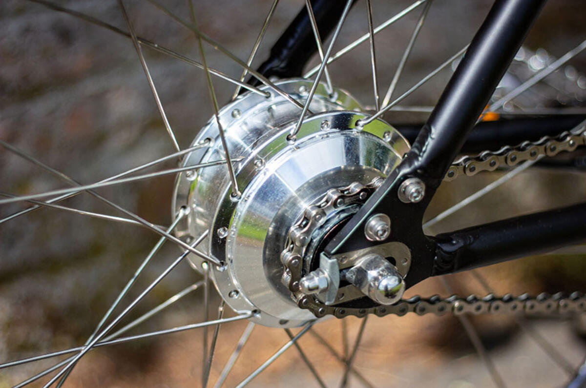250W rear hub-mounted motor provides 33lb ft of torque on WATT New York Fixie 250W rear hub-mounted motor provides 33lb ft of torque on WATT New York Fixie