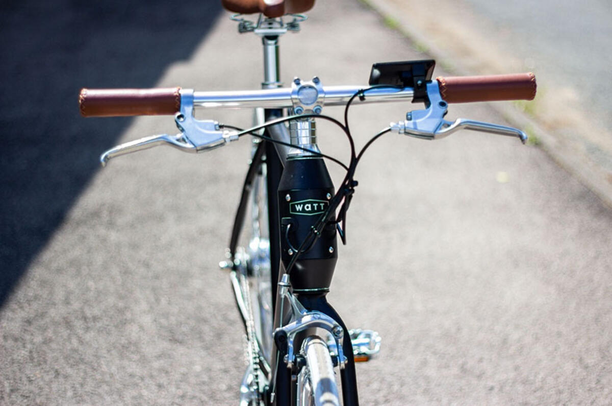 Handlebar-mounted screen comes as standard on WATT New York Fixie Handlebar-mounted screen comes as standard on WATT New York Fixie