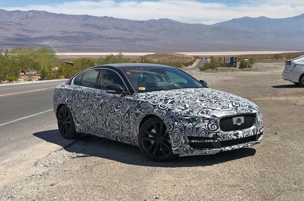 Jaguar XE 2019 spies side