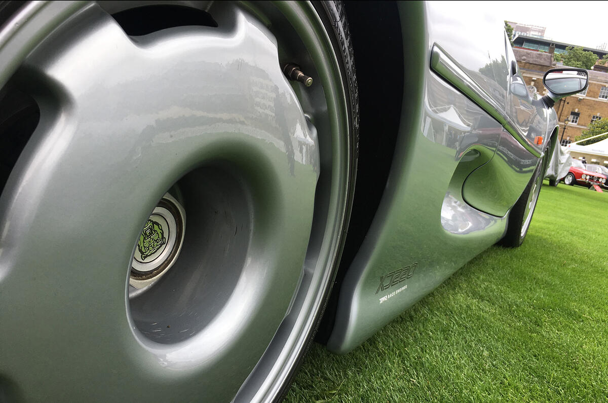 Jaguar XJ220