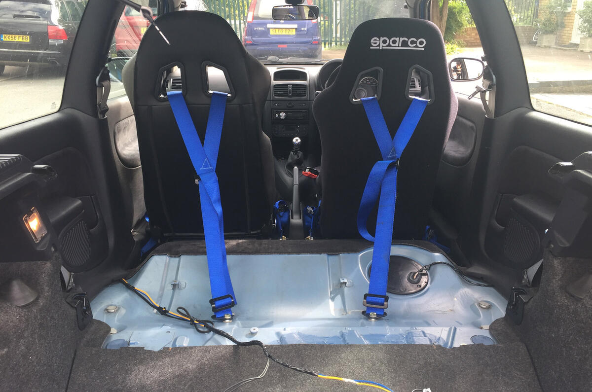 Life with a used Renaultsport Clio 182 – getting strapped in, finally