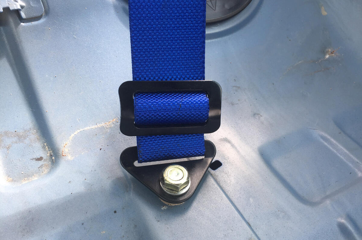 Life with a used Renaultsport Clio 182 – getting strapped in, finally