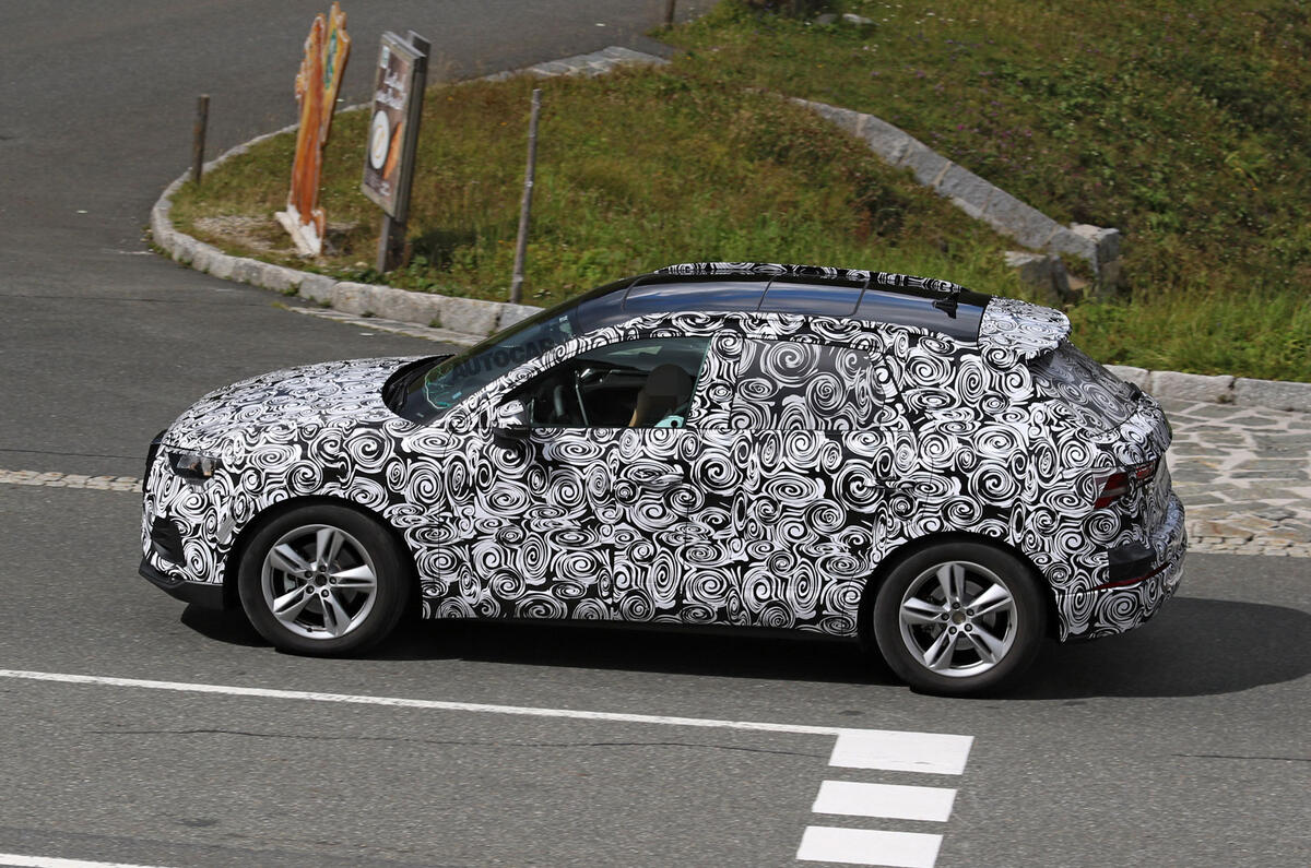 2018 Audi Q3 – new pics of future BMW X1 rival