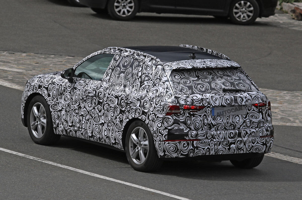 2018 Audi Q3 – new pics of future BMW X1 rival