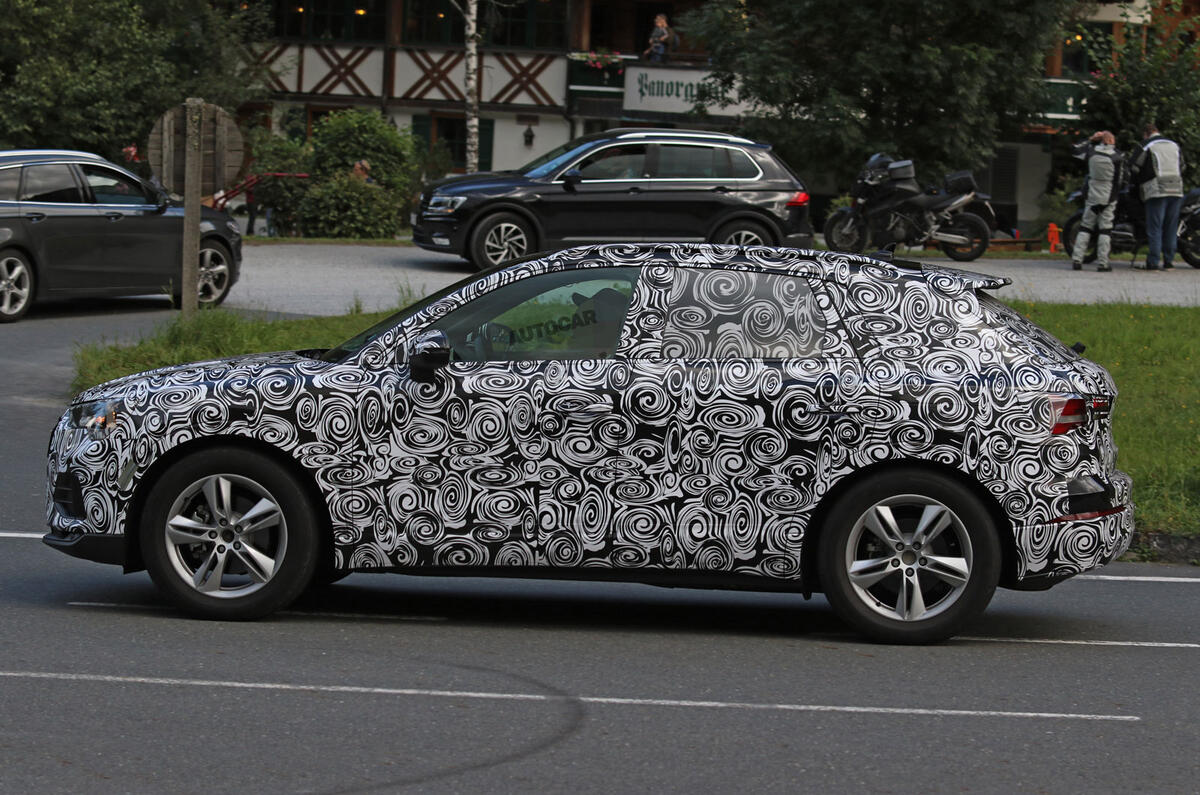 2018 Audi Q3 – new pics of future BMW X1 rival