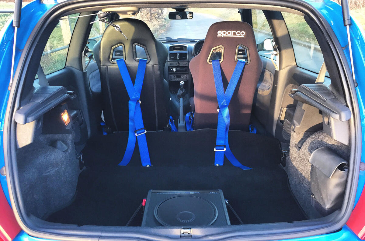 Life with a used Renaultsport Clio 182 – getting strapped in, finally