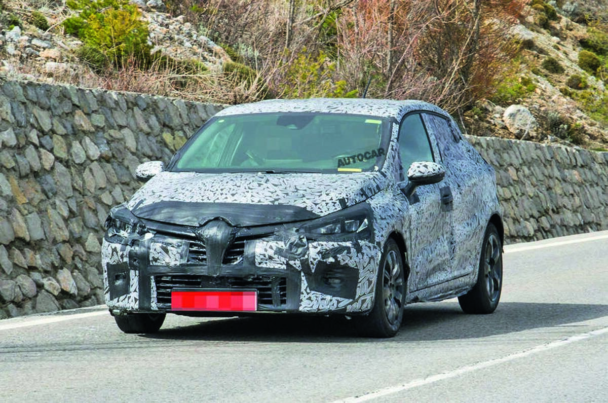 2019 Renault Clio: new pictures of high-tech hatchback