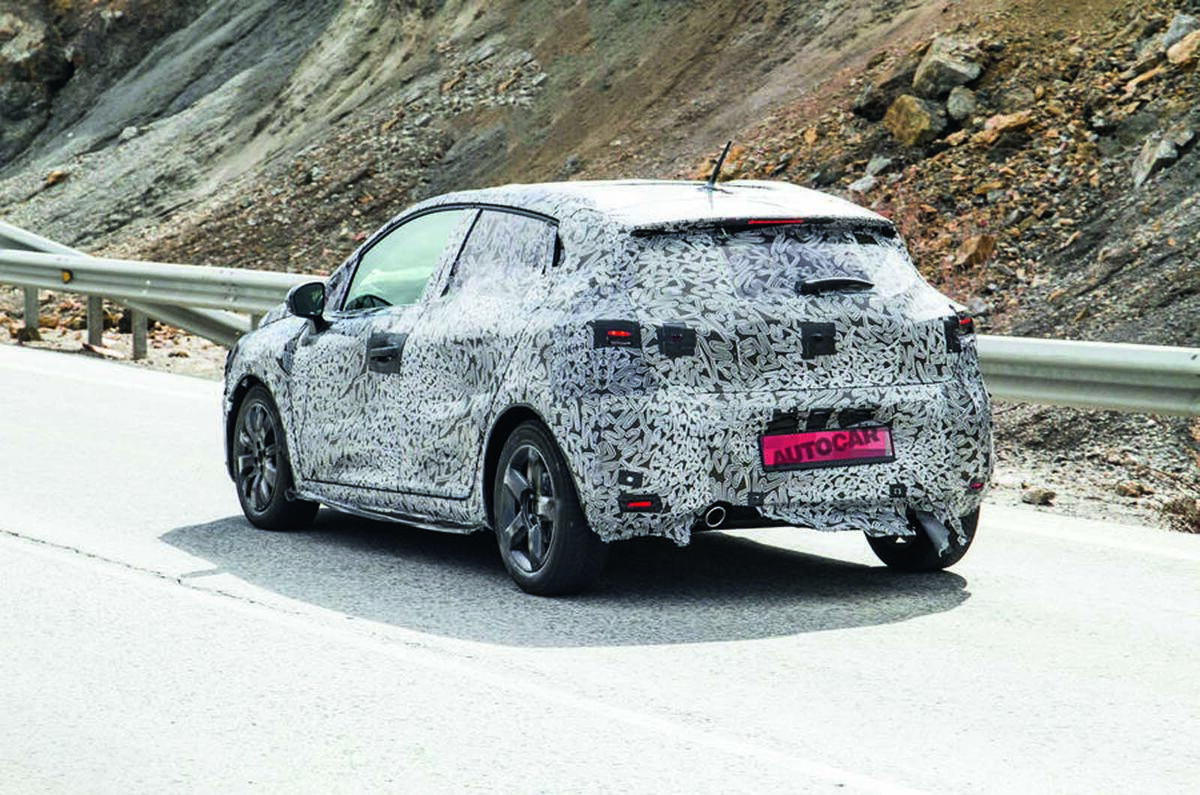 2019 Renault Clio: new pictures of high-tech hatchback
