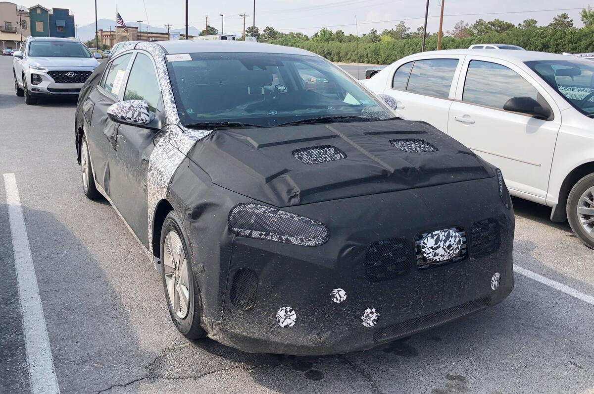 Hyundai Ioniq facelift spyshots front side