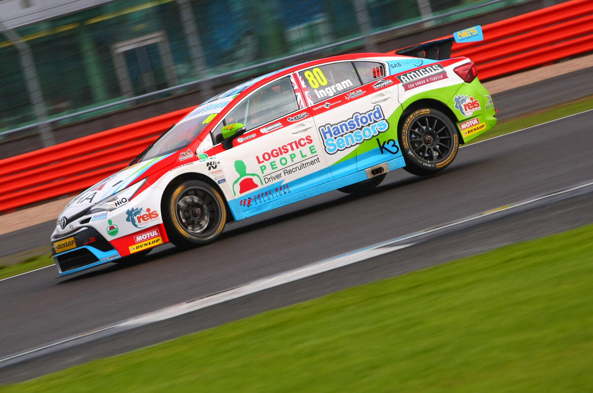 BTCC 2017: Sutton avoids Silverstone carnage to hold title lead