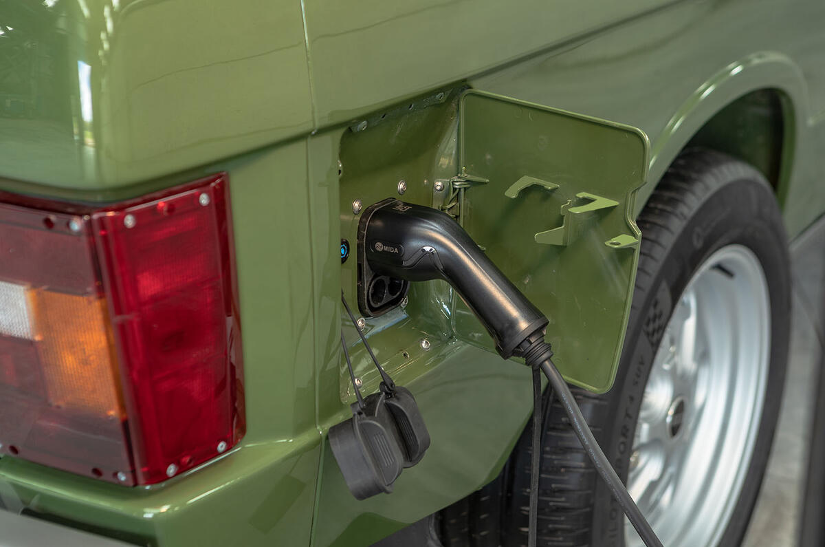 Inverted Range Rover Classic charging Inverted Range Rover Classic charging
