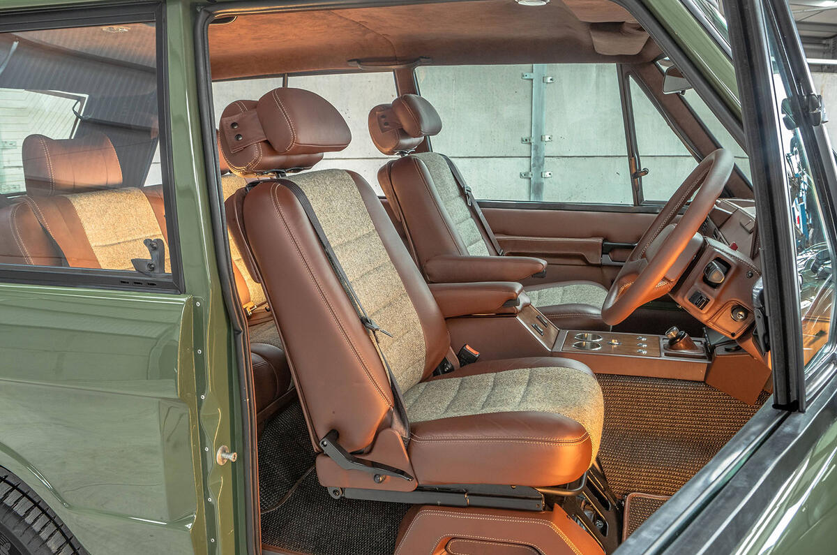 Inverted Range Rover Classic interior passenger Inverted Range Rover Classic interior passenger