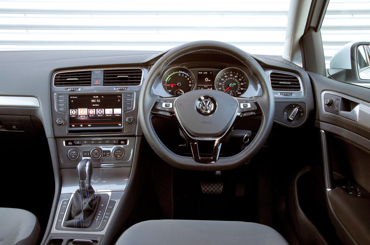 Hyundai Ioniq, Volkswagen E-Golf, BMW i3 vs Nissan Leaf - electric vehicle group test