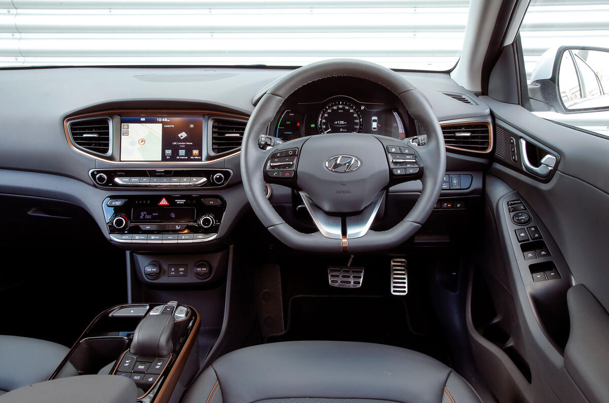 Hyundai Ioniq, Volkswagen E-Golf, BMW i3 vs Nissan Leaf - electric vehicle group test