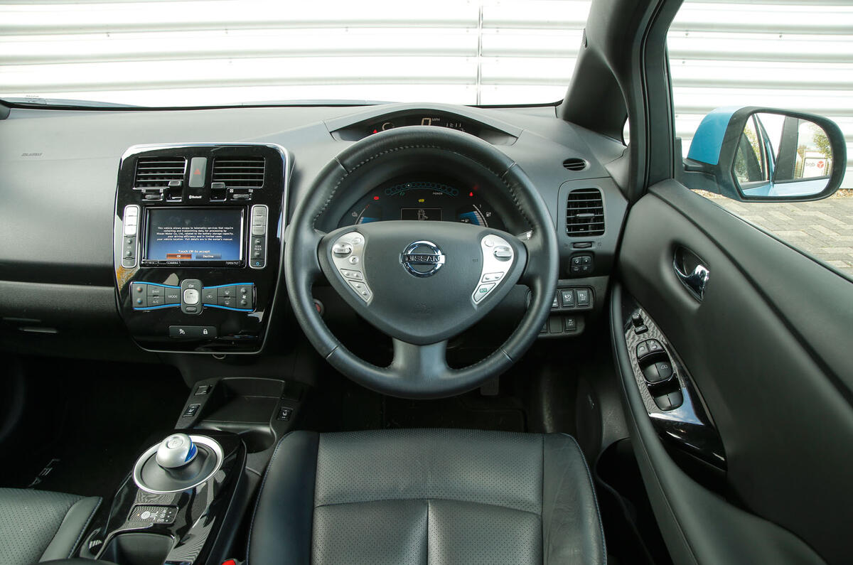 Hyundai Ioniq, Volkswagen E-Golf, BMW i3 vs Nissan Leaf - electric vehicle group test